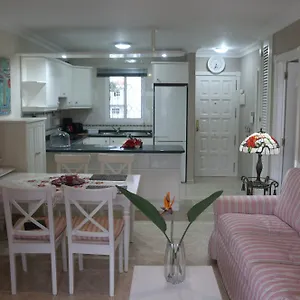 apartamentos-vista-laurisilva.tenerifehoteles.net/