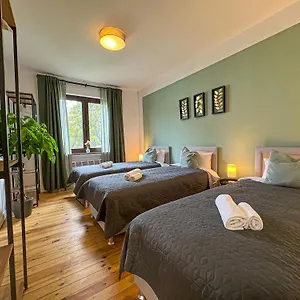  Apartment Immostay #8 - Haus Fuer 13 Personen Mit 7 - Grosser Garten & Grill, Free Parking, Wlan